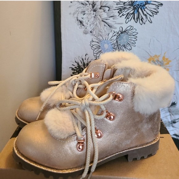 Like New Girls Boots - Picture 2 of 11